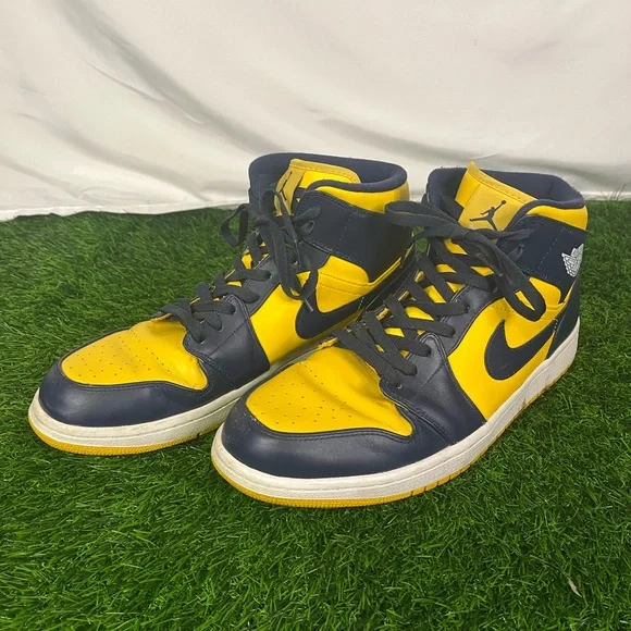 DEADSTOCK Air Jordan 1 Mid Michigan Wolverines Size 12 Yellow Navy Blue - Picture 2 of 16